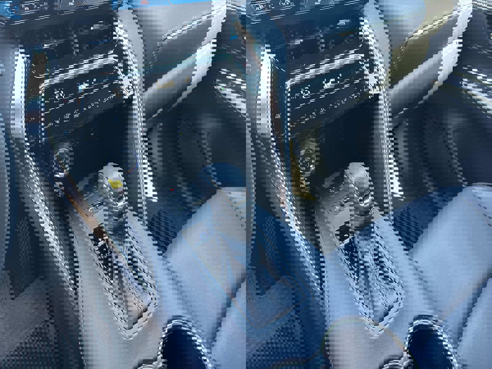 Used 2023 Toyota Venza XLE image 18