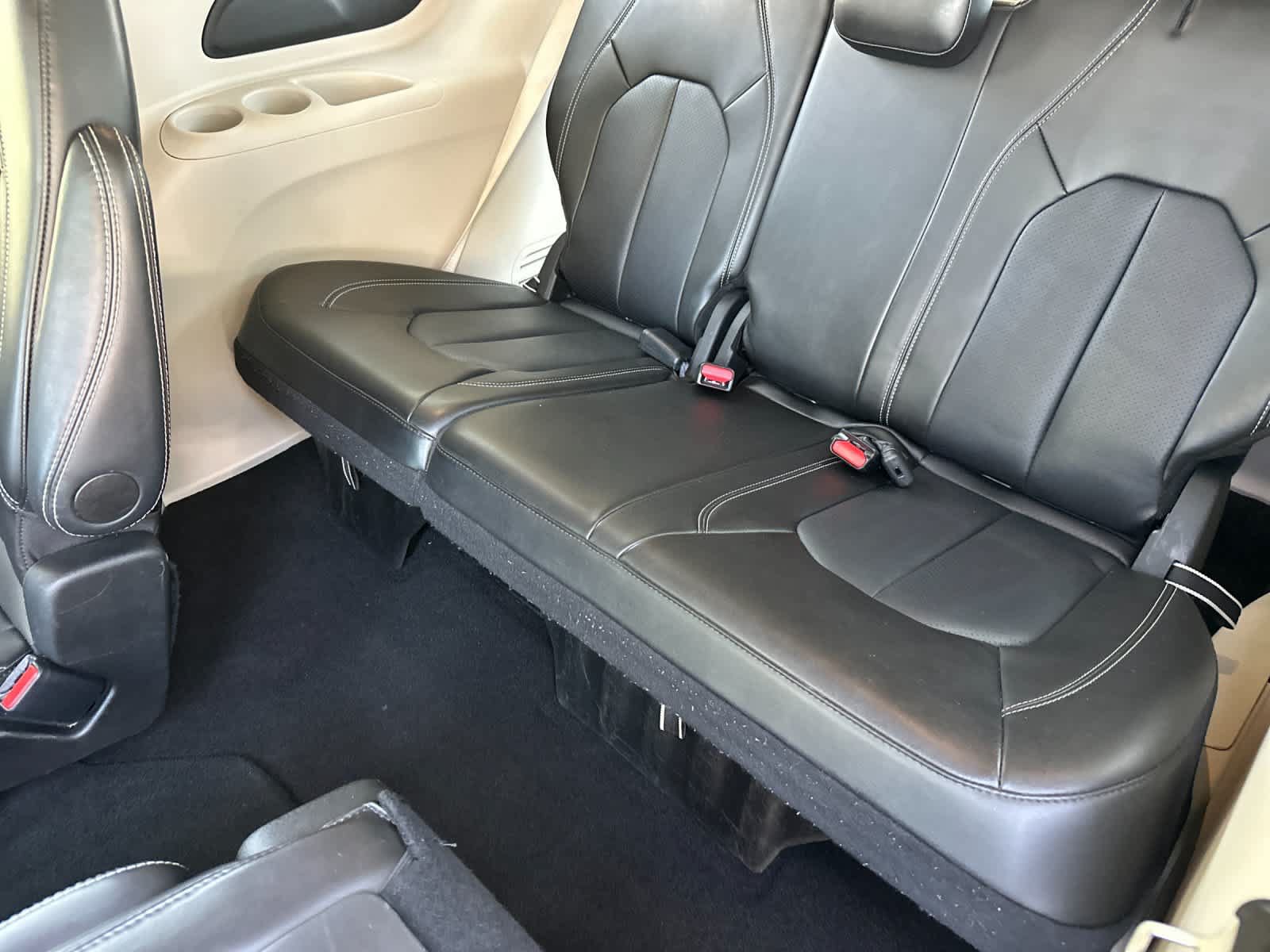 Used 2024 Chrysler Pacifica Touring-L FWD image 15