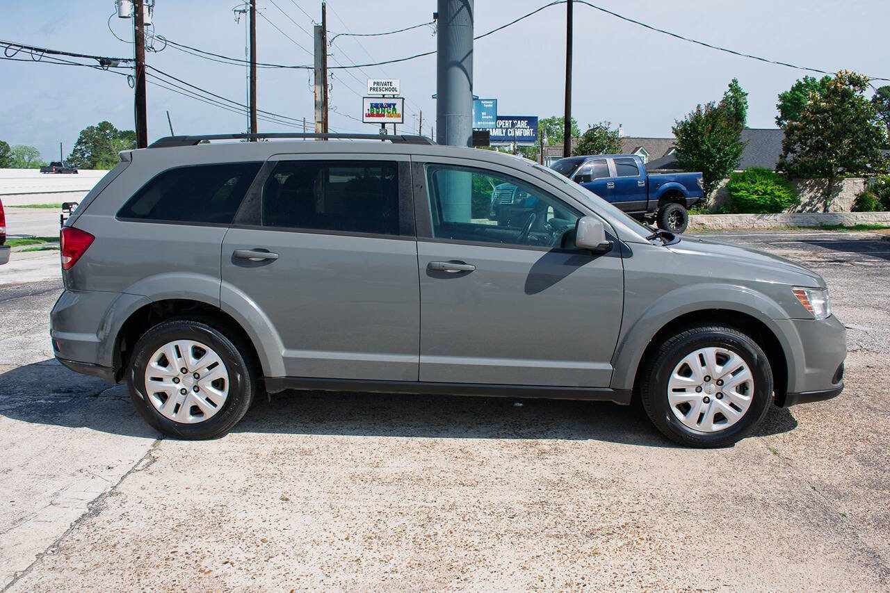 Used 2019 Dodge Journey SE w/ Connectivity Group FWD image 7