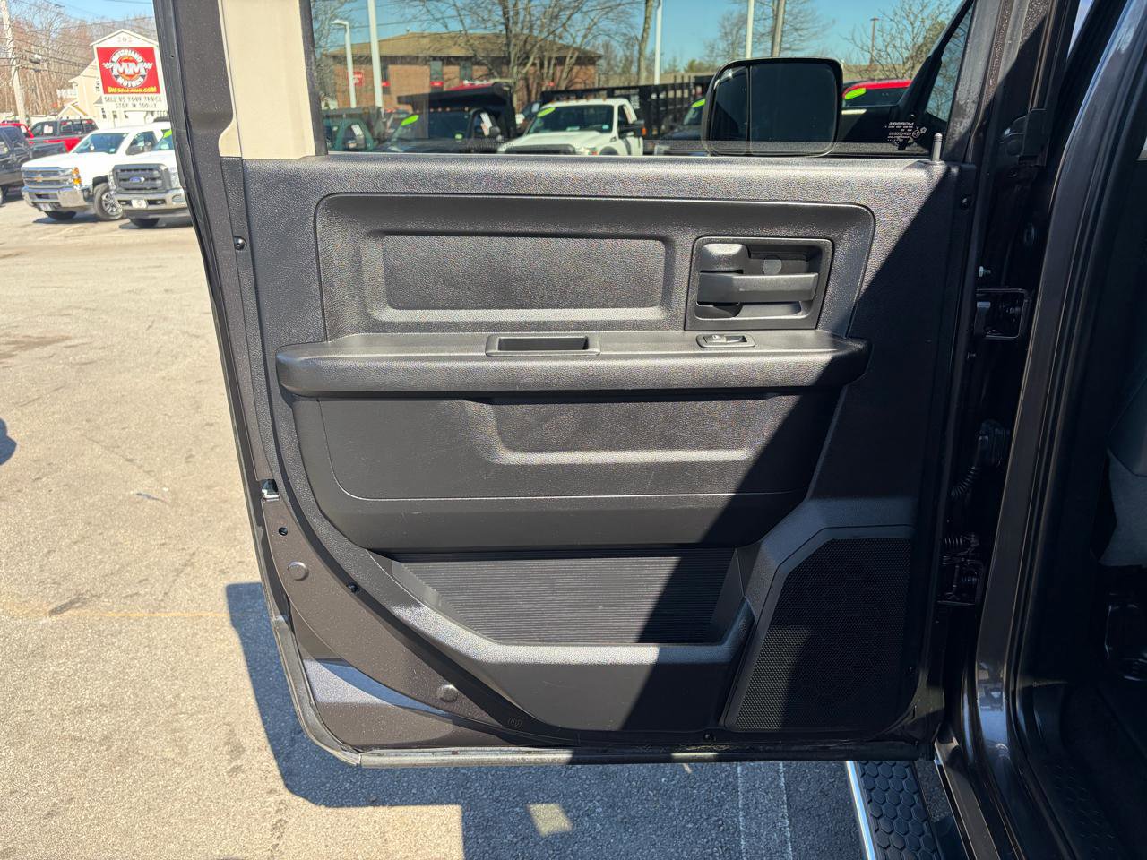 Used 2016 RAM 2500 Tradesman w/ Chrome Appearance Group image 33