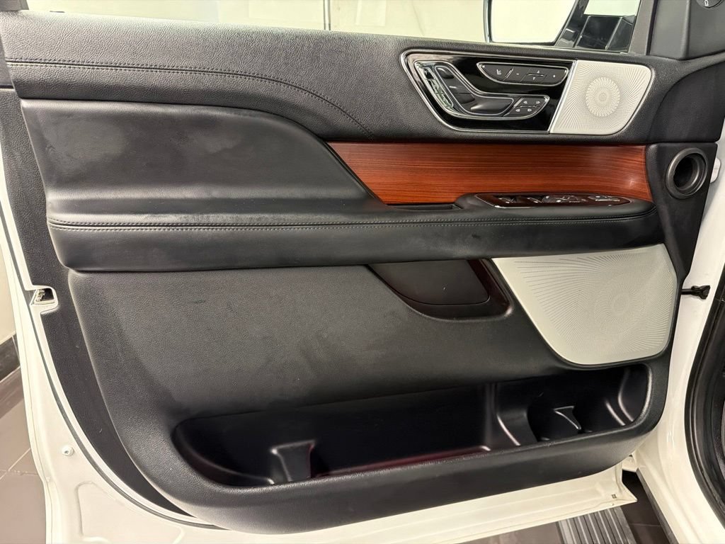 Certified 2021 Lincoln Navigator Reserve AWD/4WD image 31