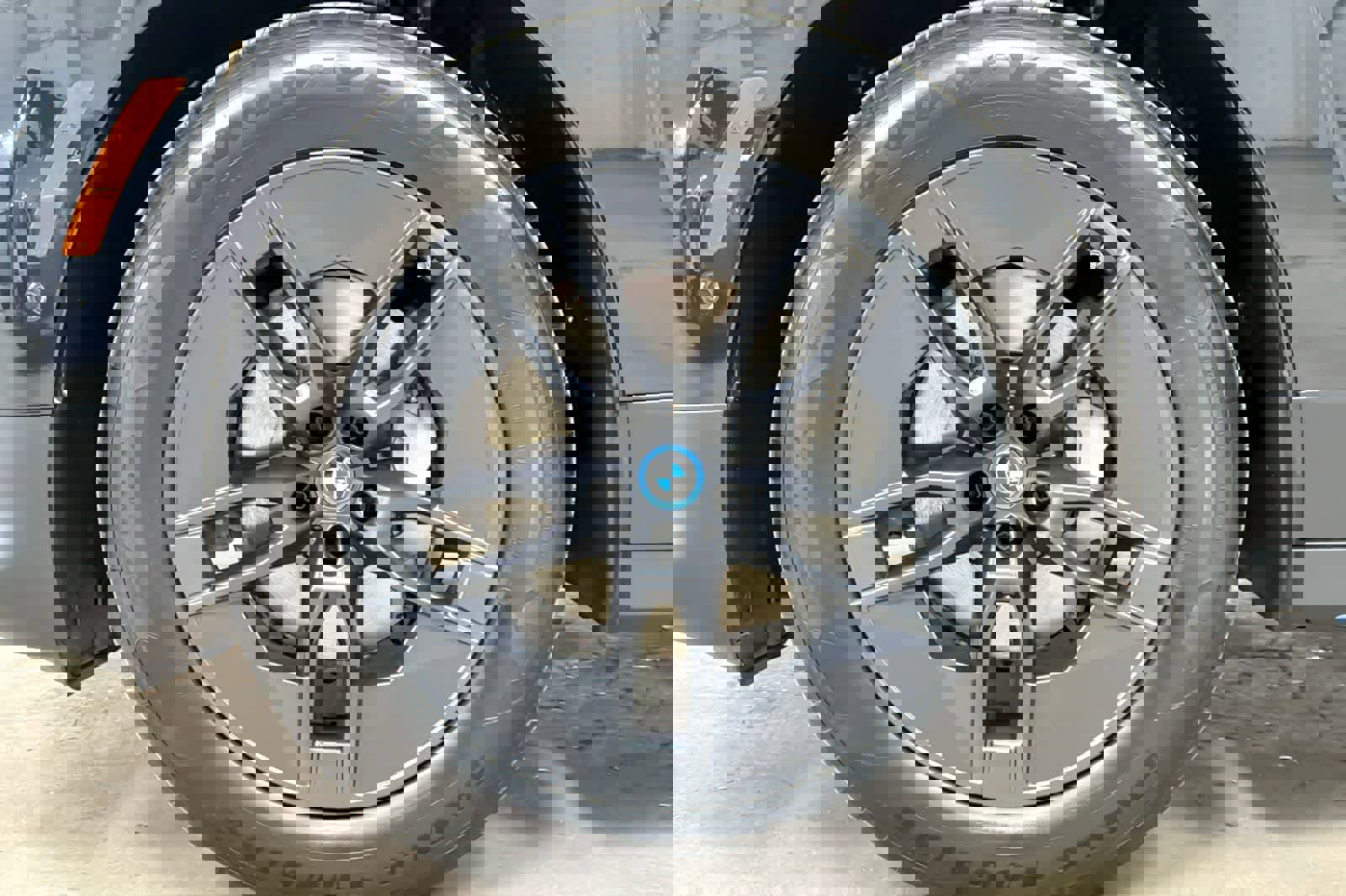 Used 2023 BMW iX xDrive50 image 27