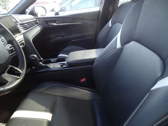 Used 2025 Toyota Camry SE FWD image 8