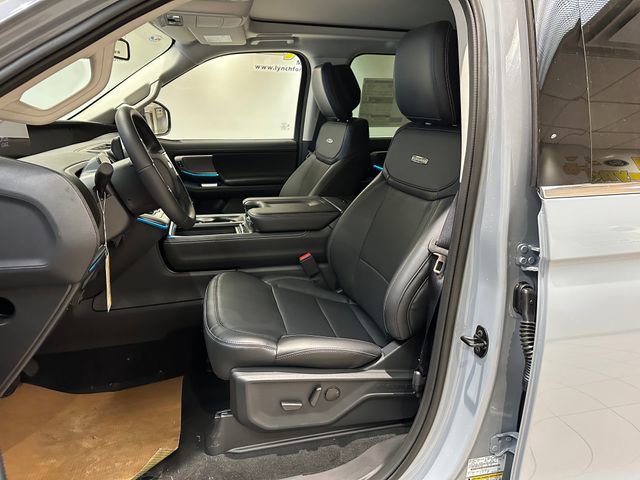 New 2026 Ford Expedition Platinum w/ Driver's Package AWD/4WD image 8