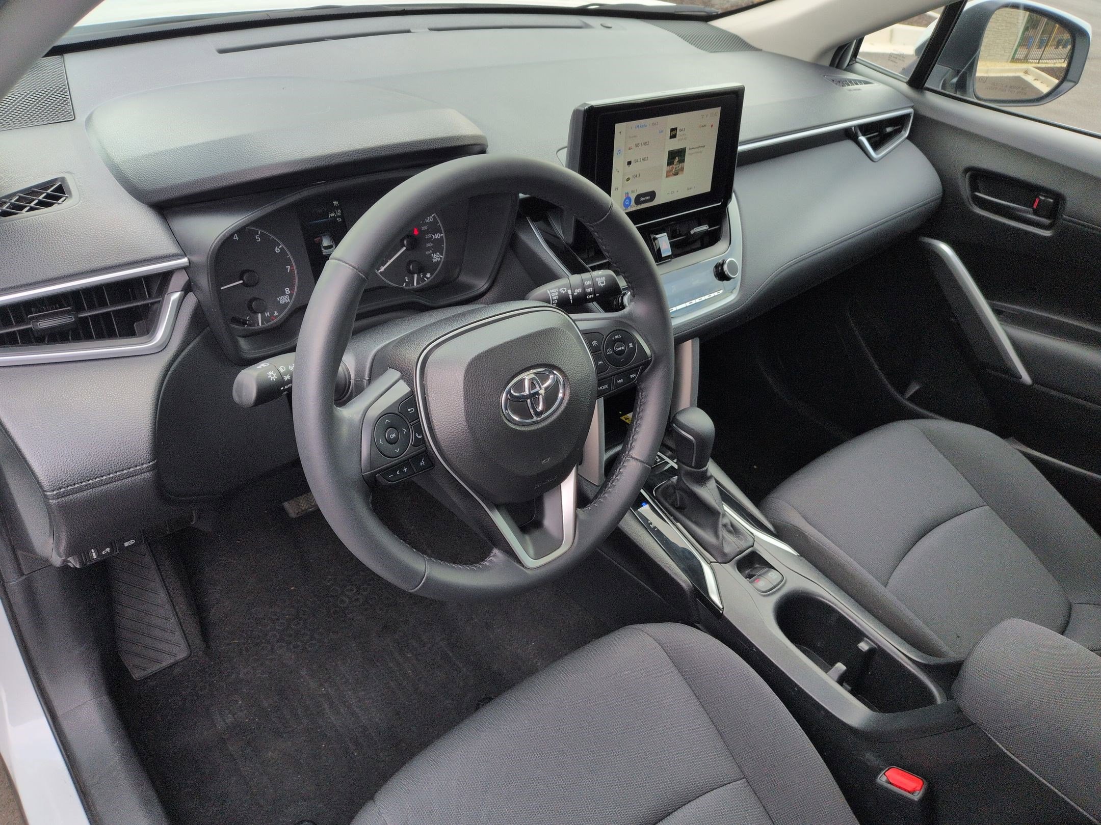 Used 2023 Toyota Corolla Cross LE w/ Moonroof Package image 17