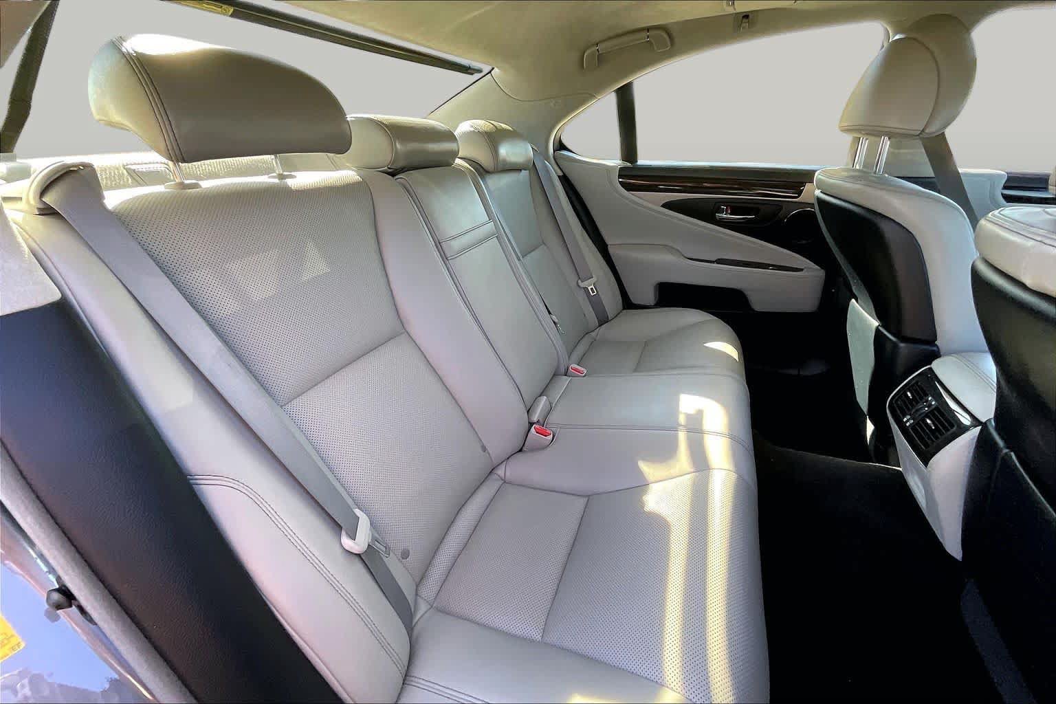 Used 2015 Lexus LS 460 AWD w/ Comfort Package image 20