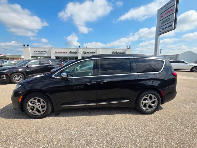 Used 2023 Chrysler Pacifica Limited FWD image 9