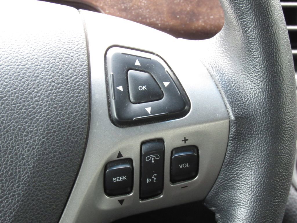 Used 2018 Ford Taurus Limited AWD/4WD image 25