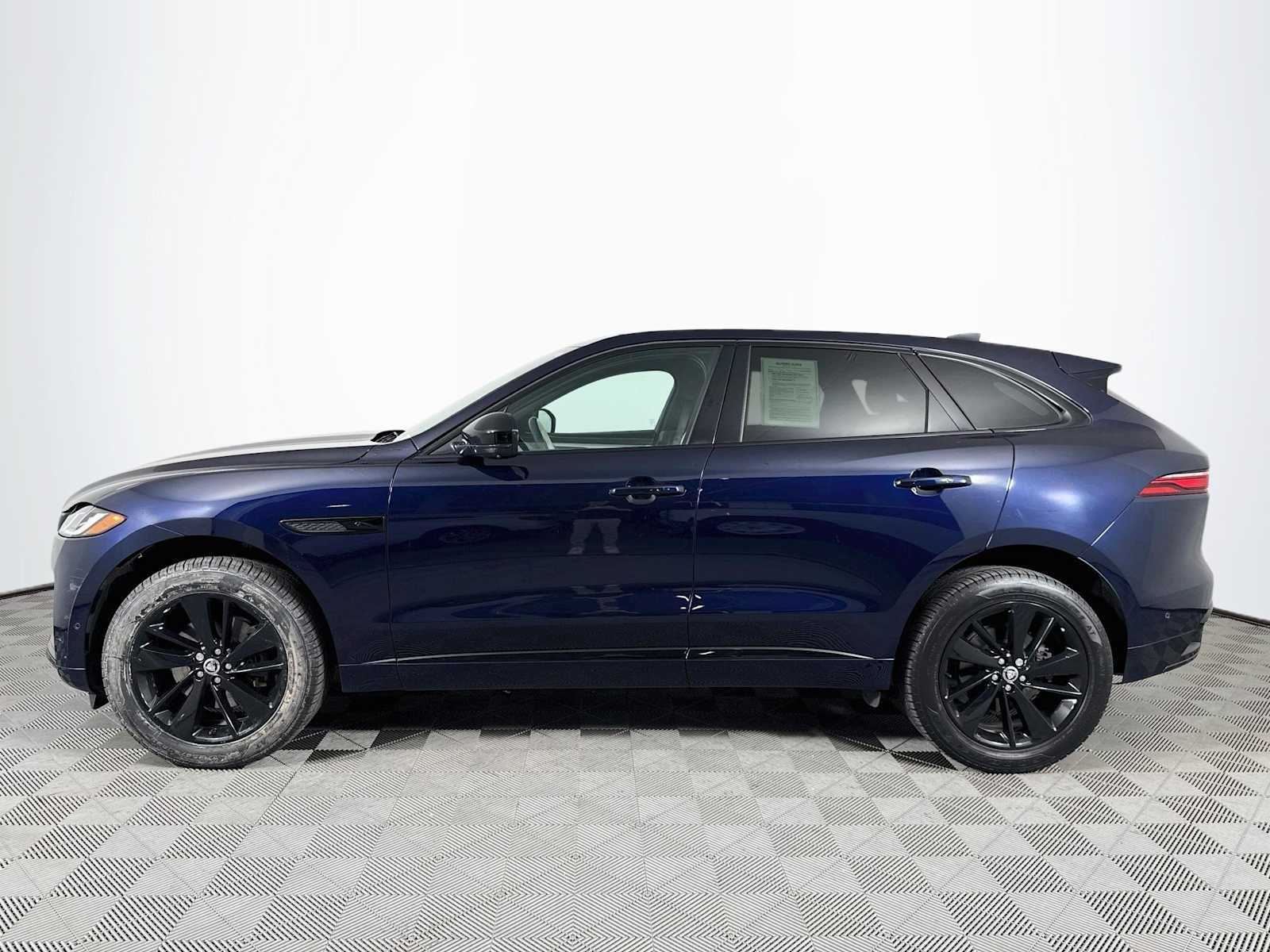 Used 2024 Jaguar F-PACE R-Dynamic S AWD/4WD image 8