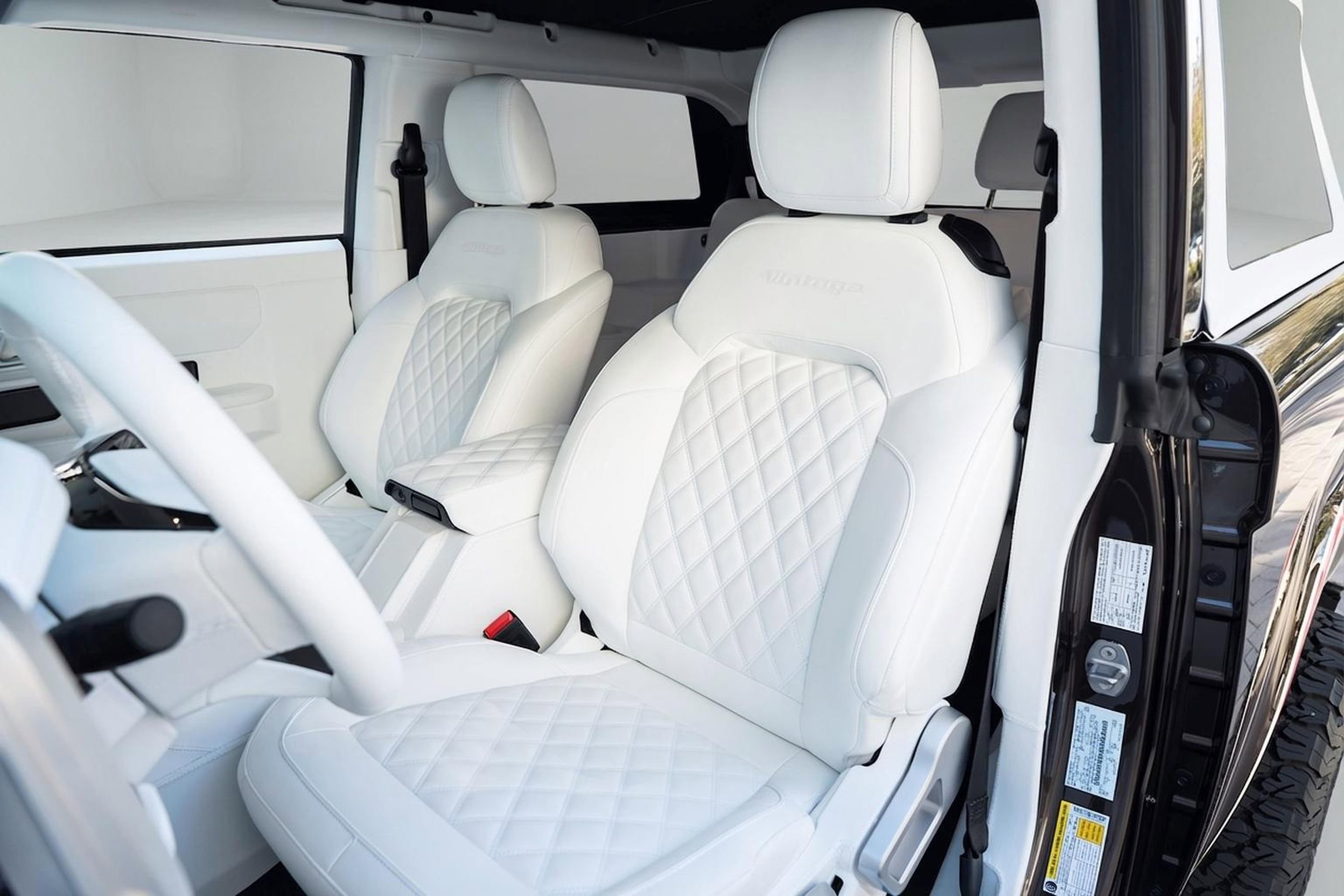 Used 2024 Ford Bronco Black Diamond image 8