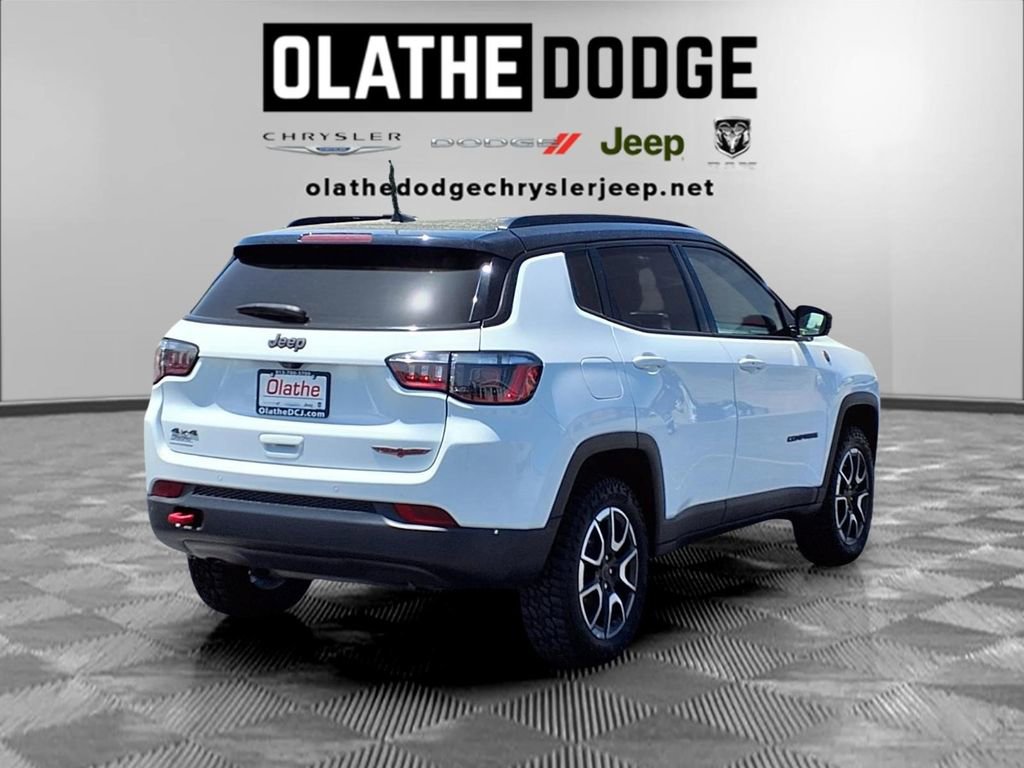Used 2025 Jeep Compass Trailhawk AWD/4WD image 29