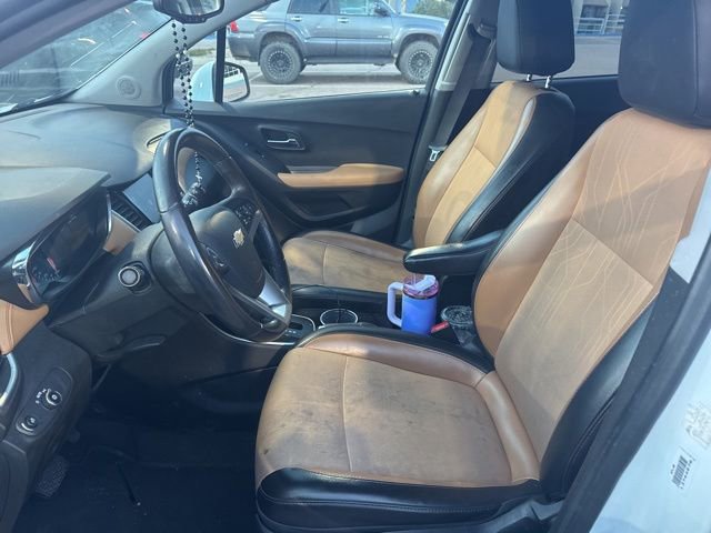 Used 2020 Chevrolet Trax LT w/ LT Convenience Package image 4