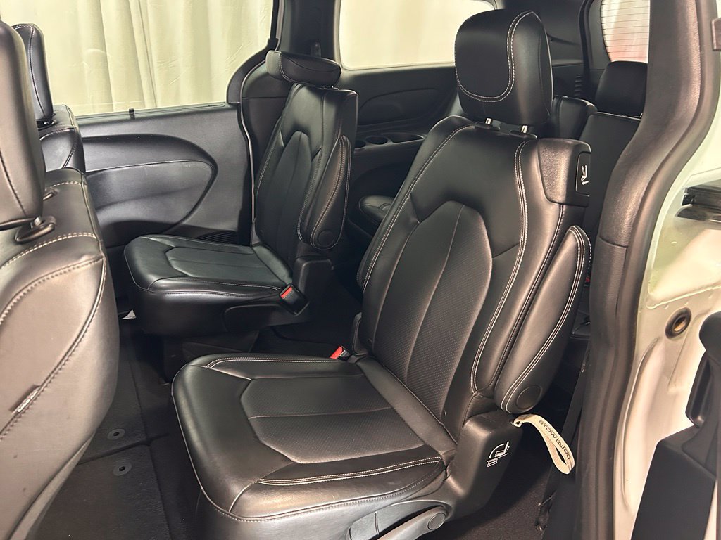 Used 2025 Chrysler Pacifica Select FWD image 6
