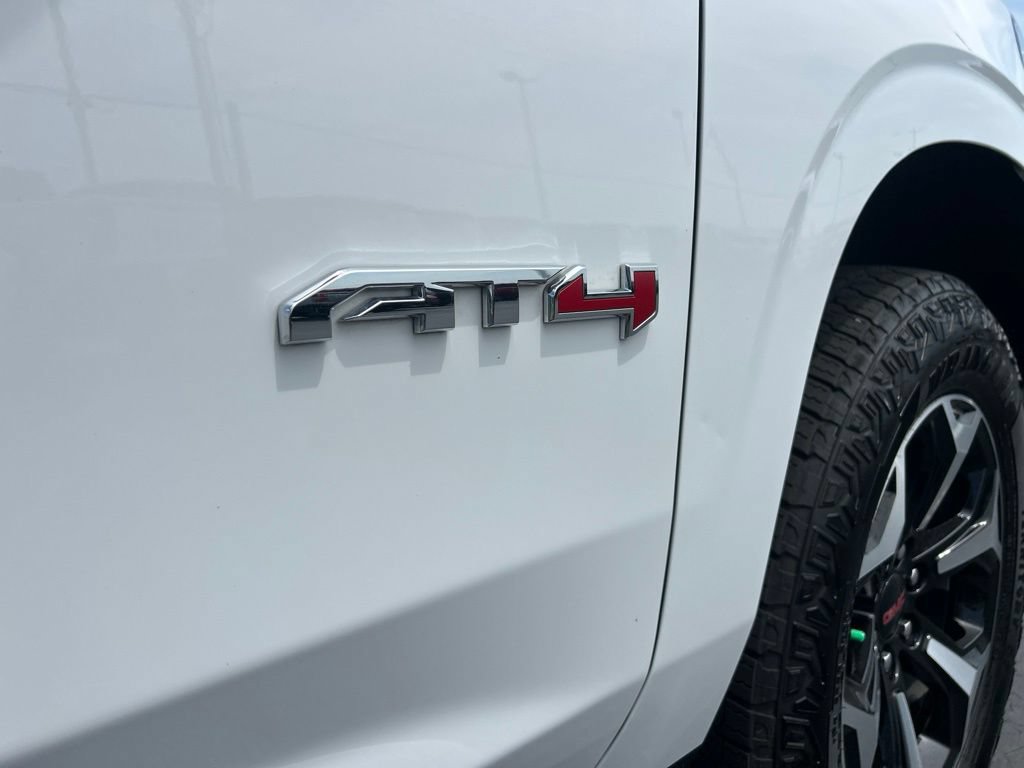 Used 2025 GMC Yukon AT4 w/ AT4 Premium Plus Package AWD/4WD image 14