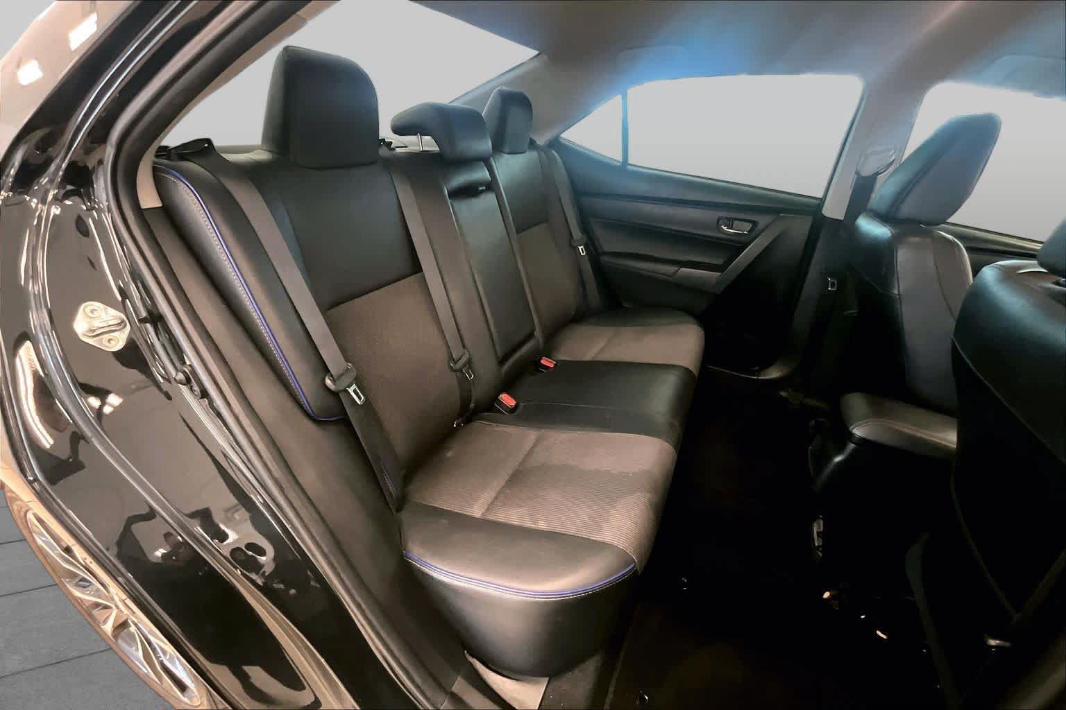 Used 2018 Toyota Corolla SE w/ Carpet Mat Package (TMS) FWD image 19
