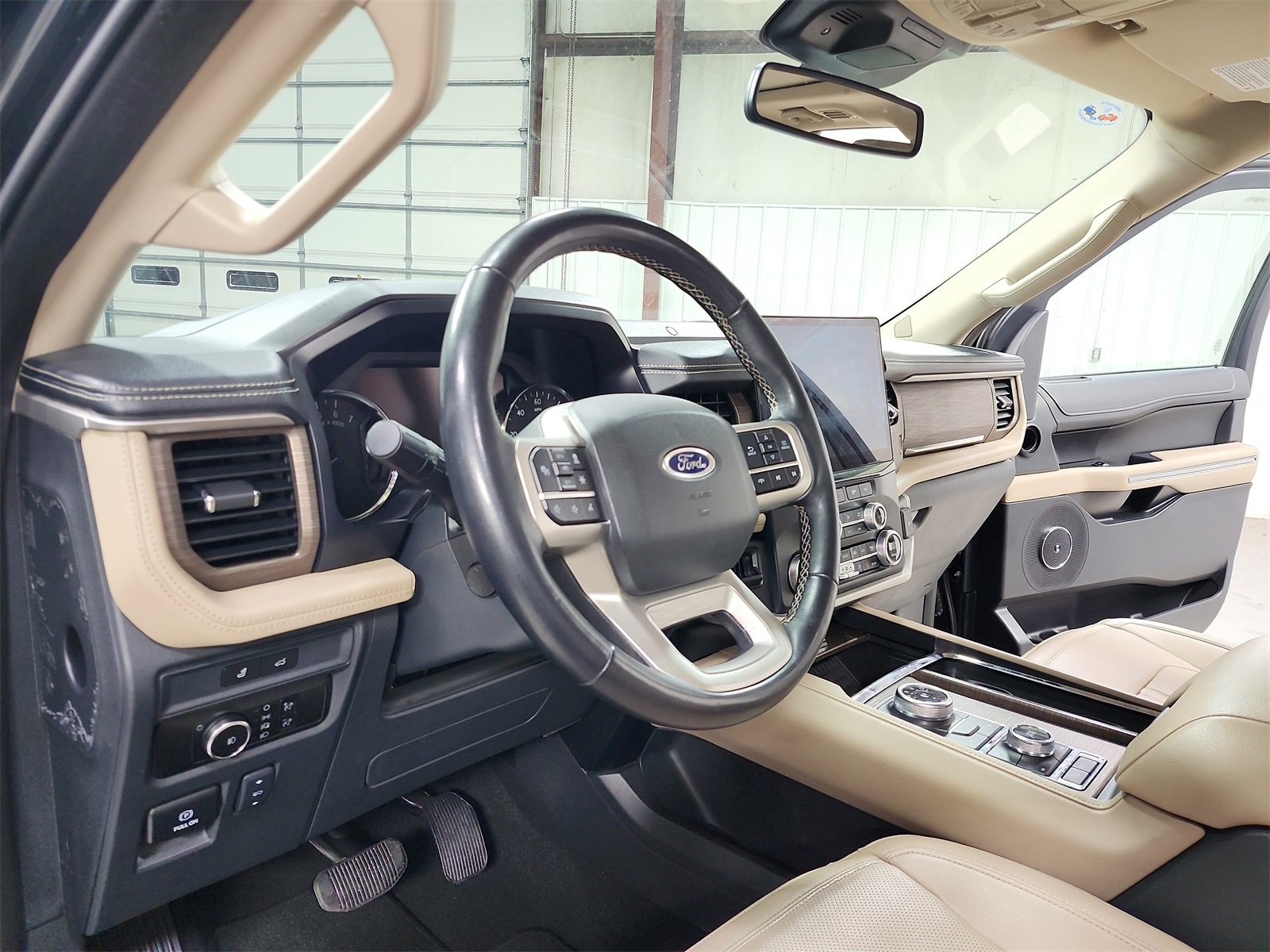 Used 2024 Ford Expedition Limited image 18