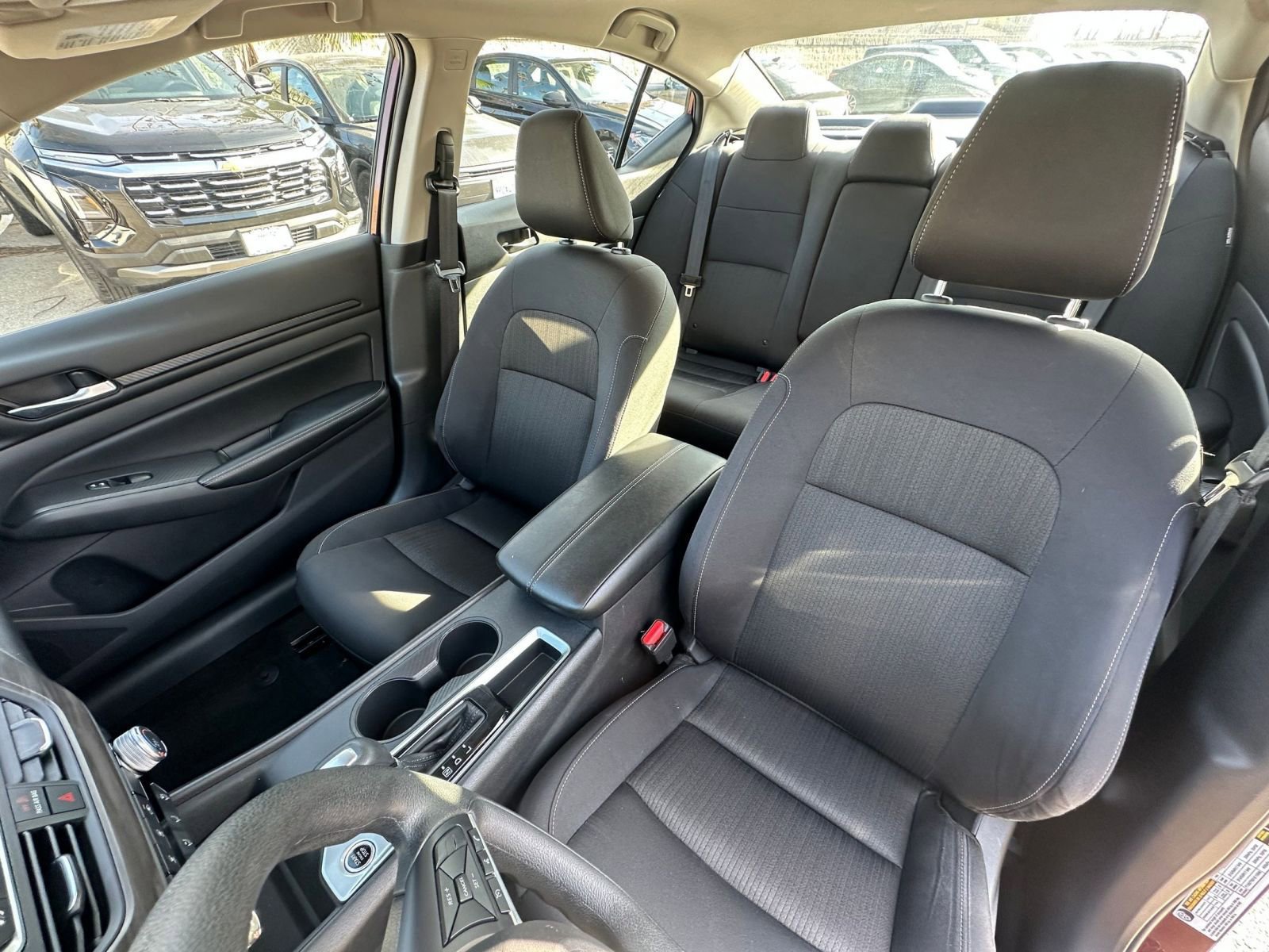 Used 2025 Nissan Altima 2.5 SV FWD image 41