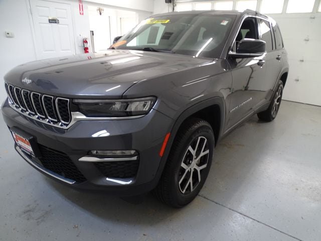 Certified 2025 Jeep Grand Cherokee Limited w/ Luxury Tech Group II AWD/4WD image 20