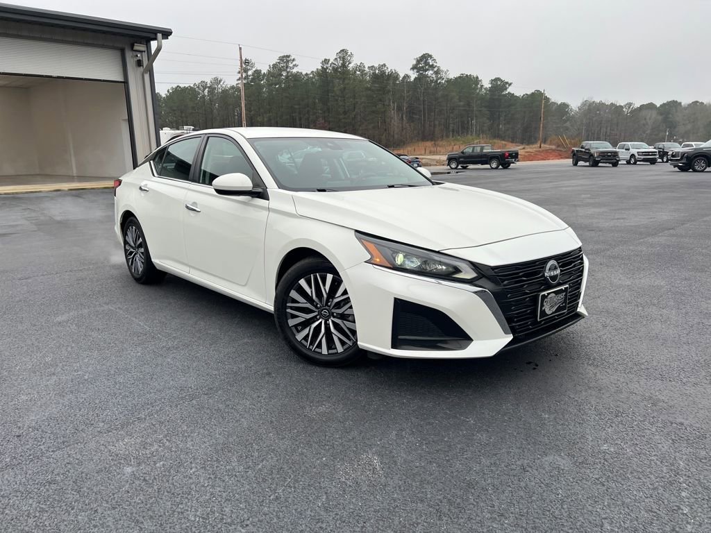 Used 2023 Nissan Altima 2.5 SV