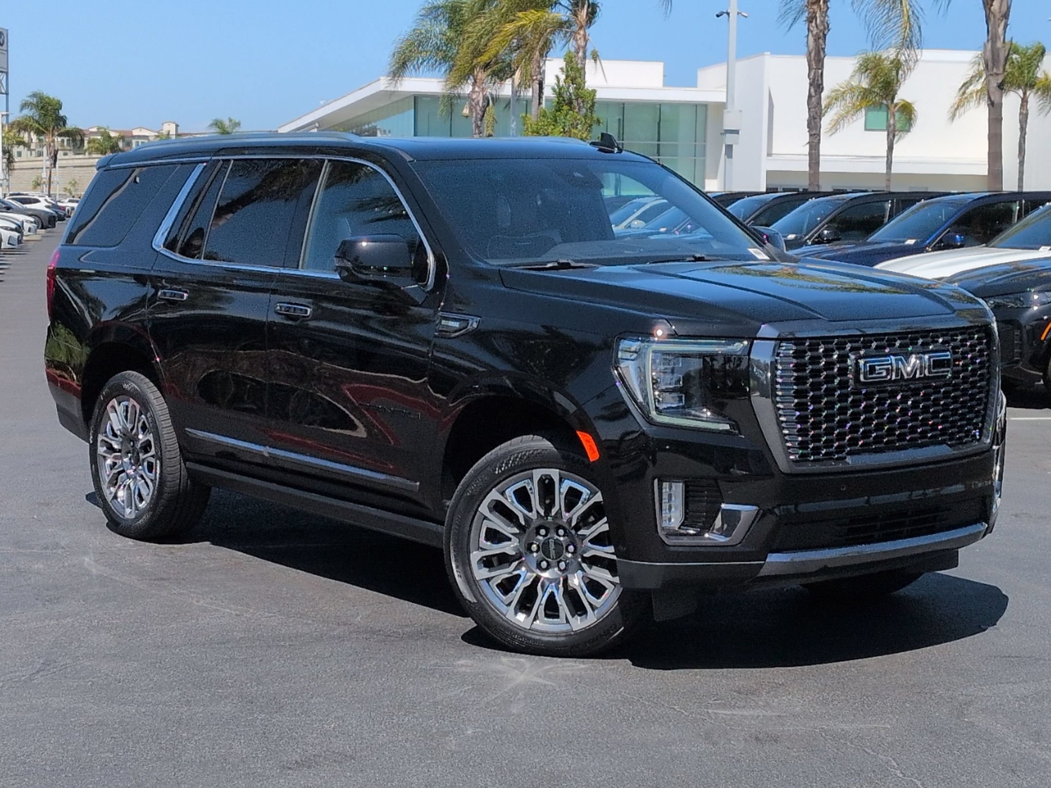 Used 2024 GMC Yukon Denali Ultimate AWD/4WD image 2