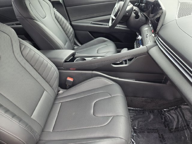 Certified 2026 Hyundai Elantra Limited FWD image 8