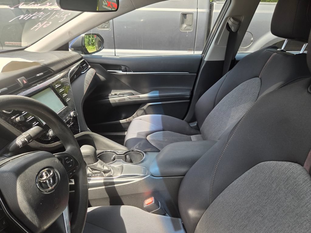 Used 2018 Toyota Camry LE FWD image 4
