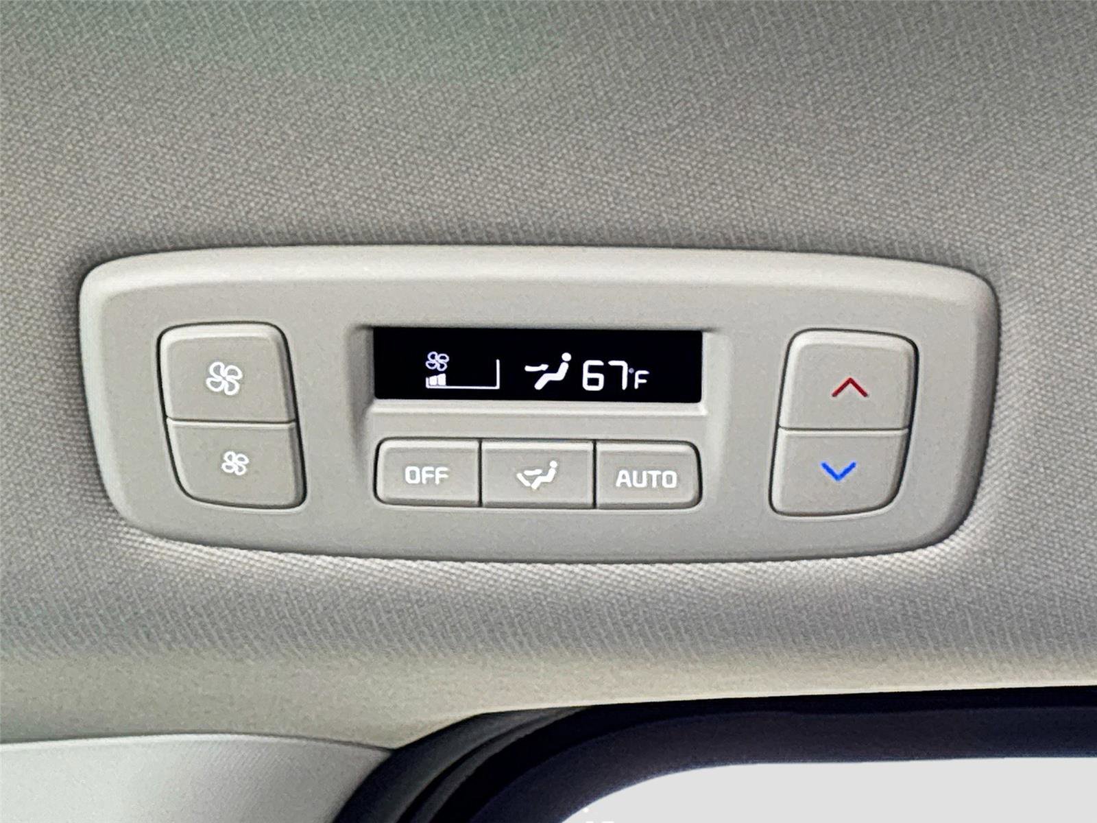 Used 2025 Kia Carnival image 25