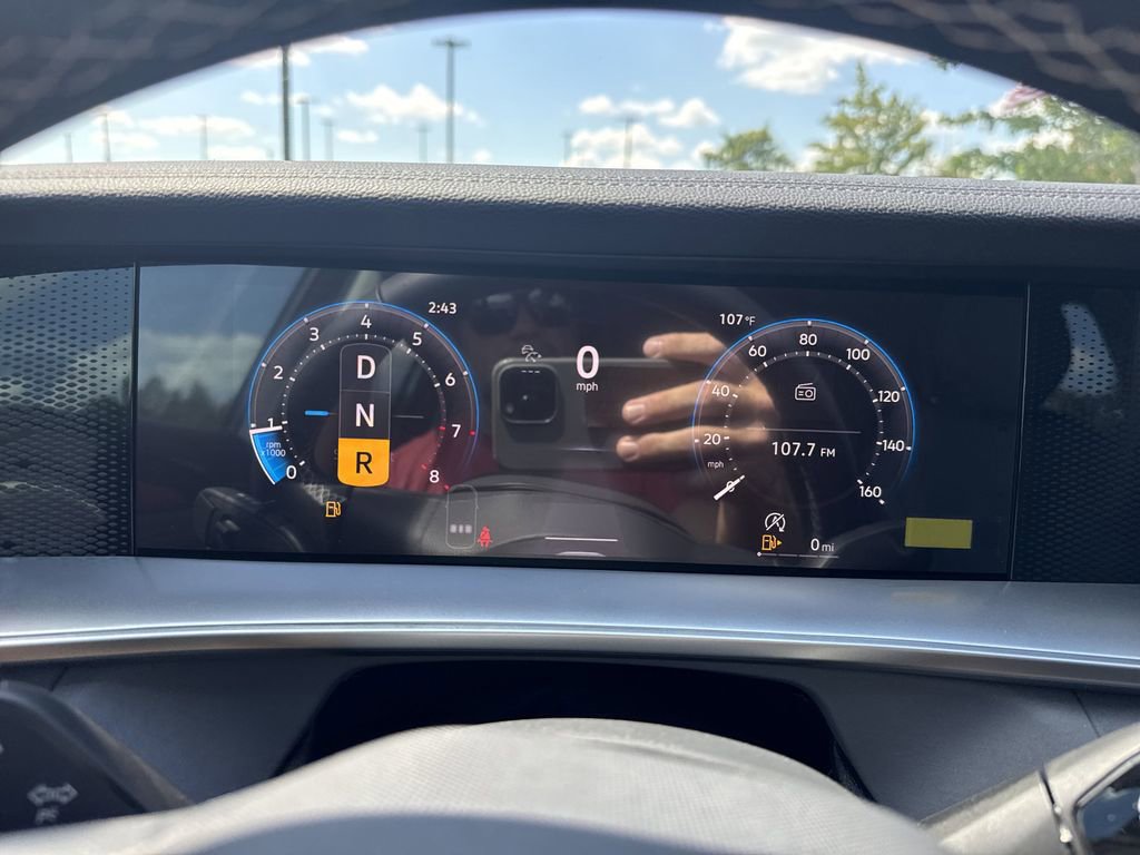 New 2025 Volkswagen Tiguan SE image 25