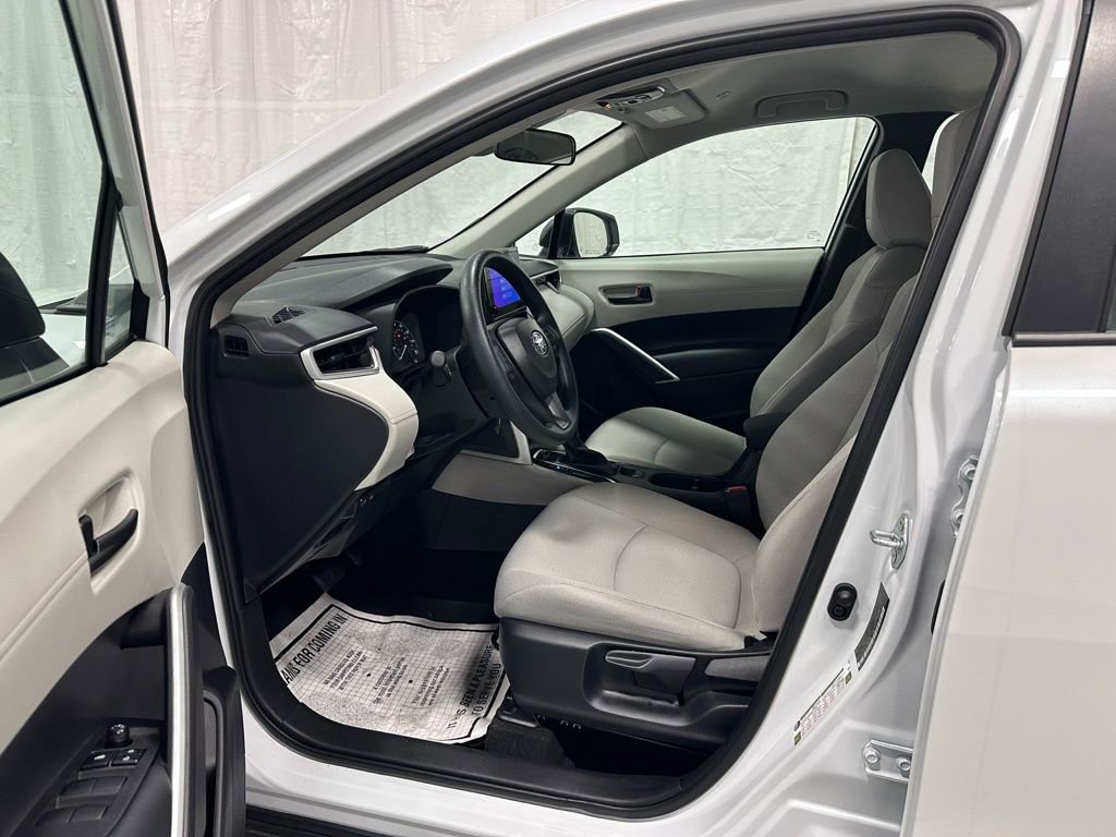 Used 2025 Toyota Corolla Cross L image 10