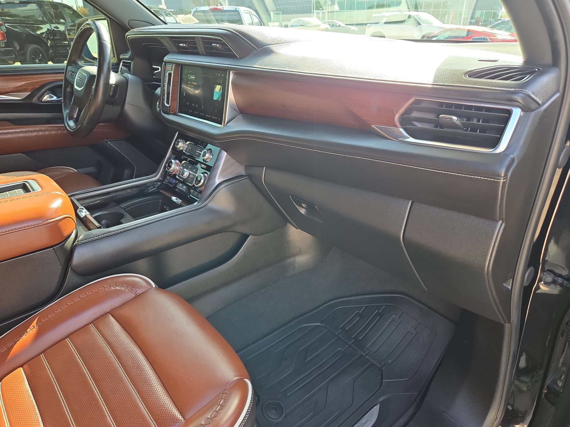 Used 2024 GMC Yukon Denali Ultimate AWD/4WD image 32