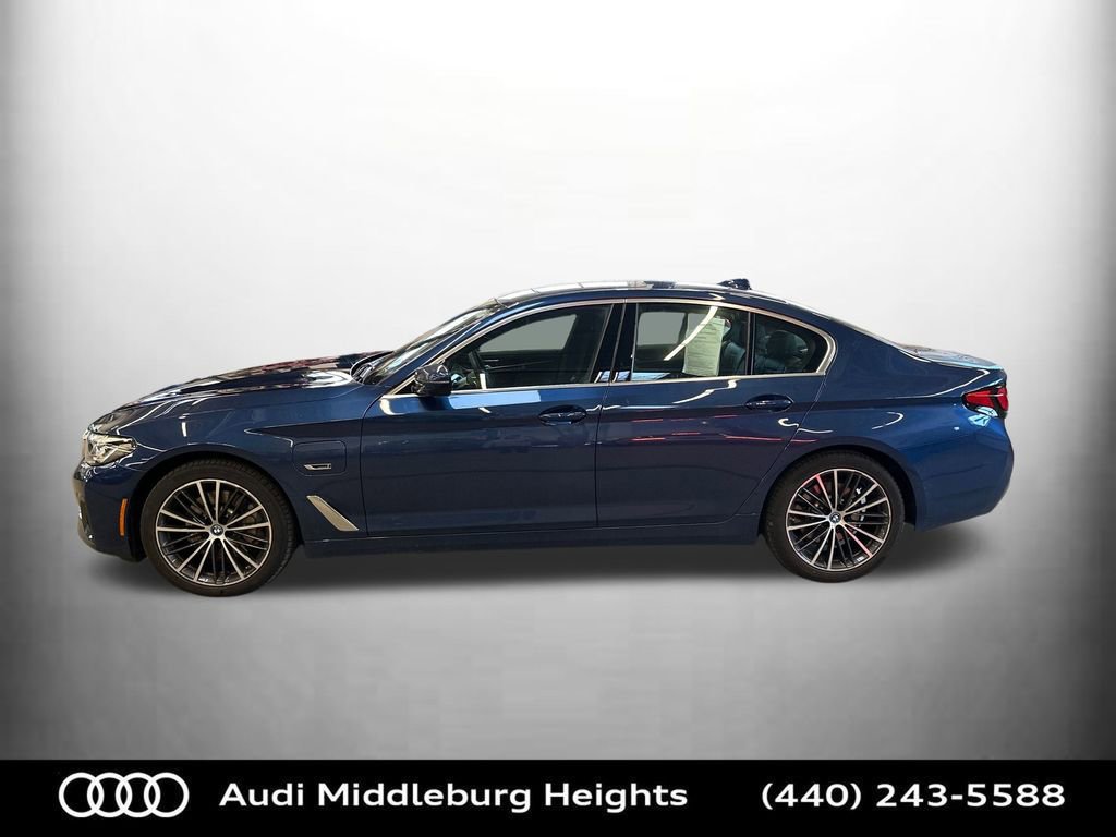 Used 2023 BMW 530e xDrive w/ Luxury Seating Package image 4
