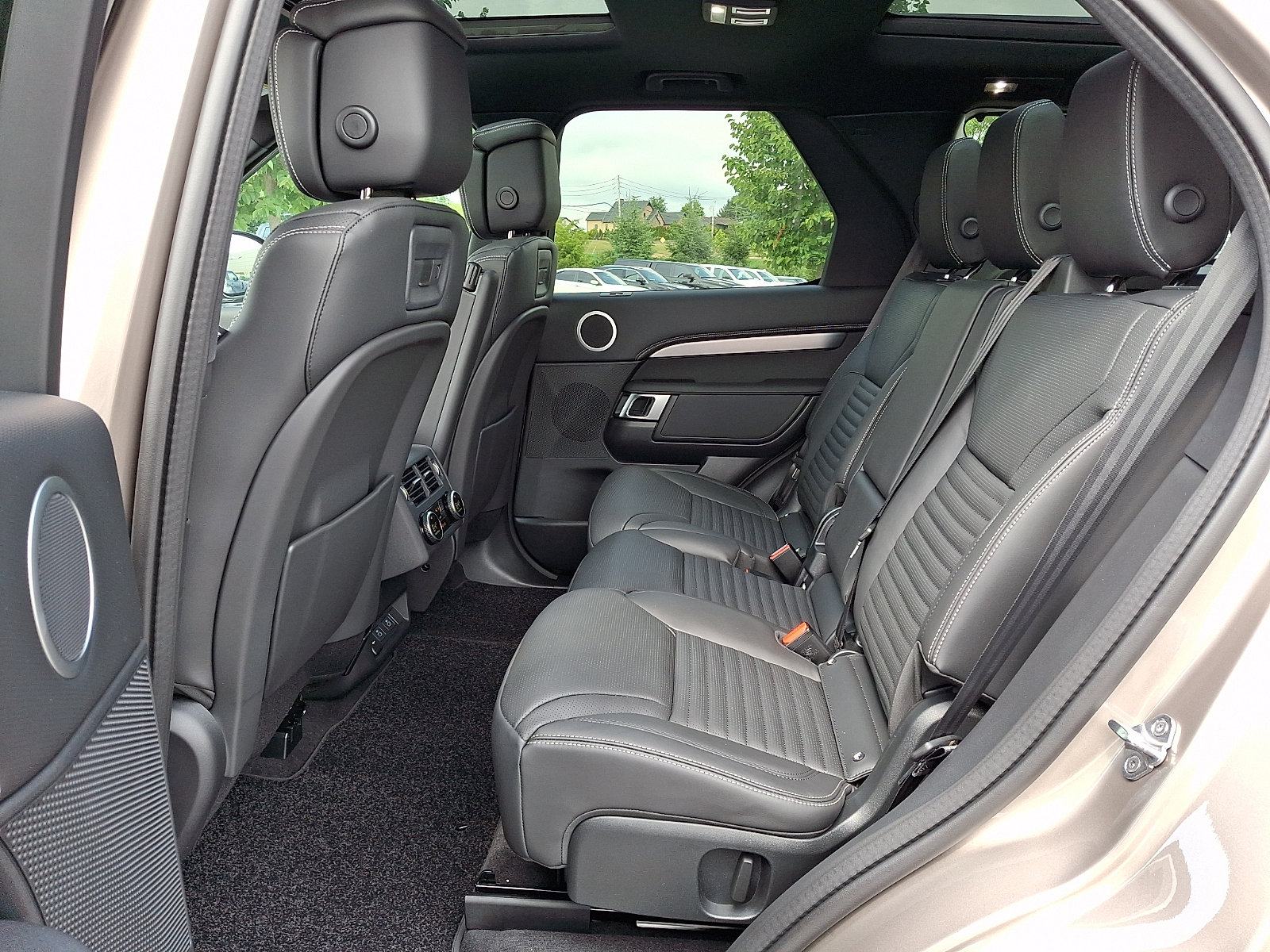 New 2026 Land Rover Discovery Dynamic SE AWD/4WD image 8