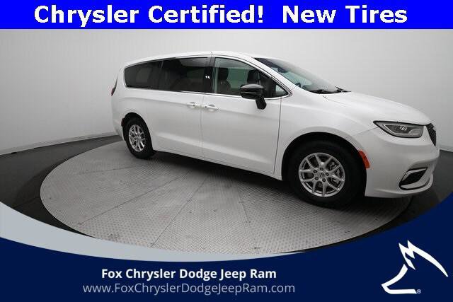 Certified 2024 Chrysler Pacifica Touring-L image 13