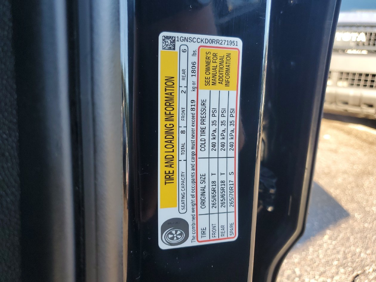 Used 2024 Chevrolet Suburban LT RWD image 30
