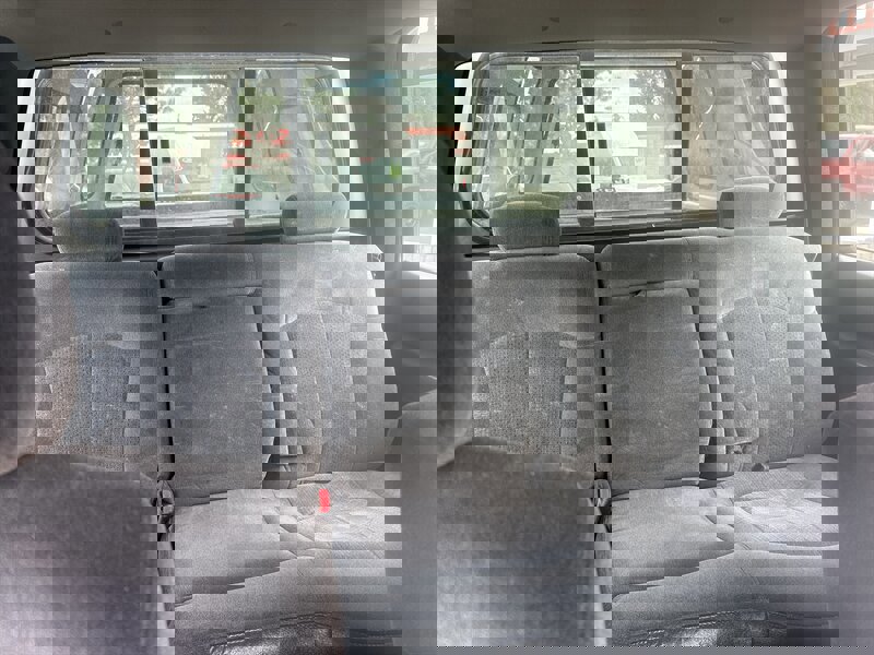 Used 2001 Chevrolet Silverado 2500 4x4 Crew Cab image 20