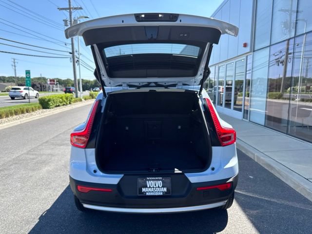 Certified 2025 Volvo XC40 B5 Core AWD/4WD image 11