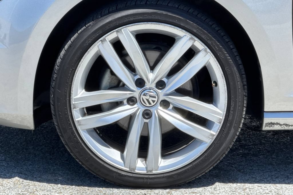 Used 2017 Volkswagen Golf SEL FWD image 25