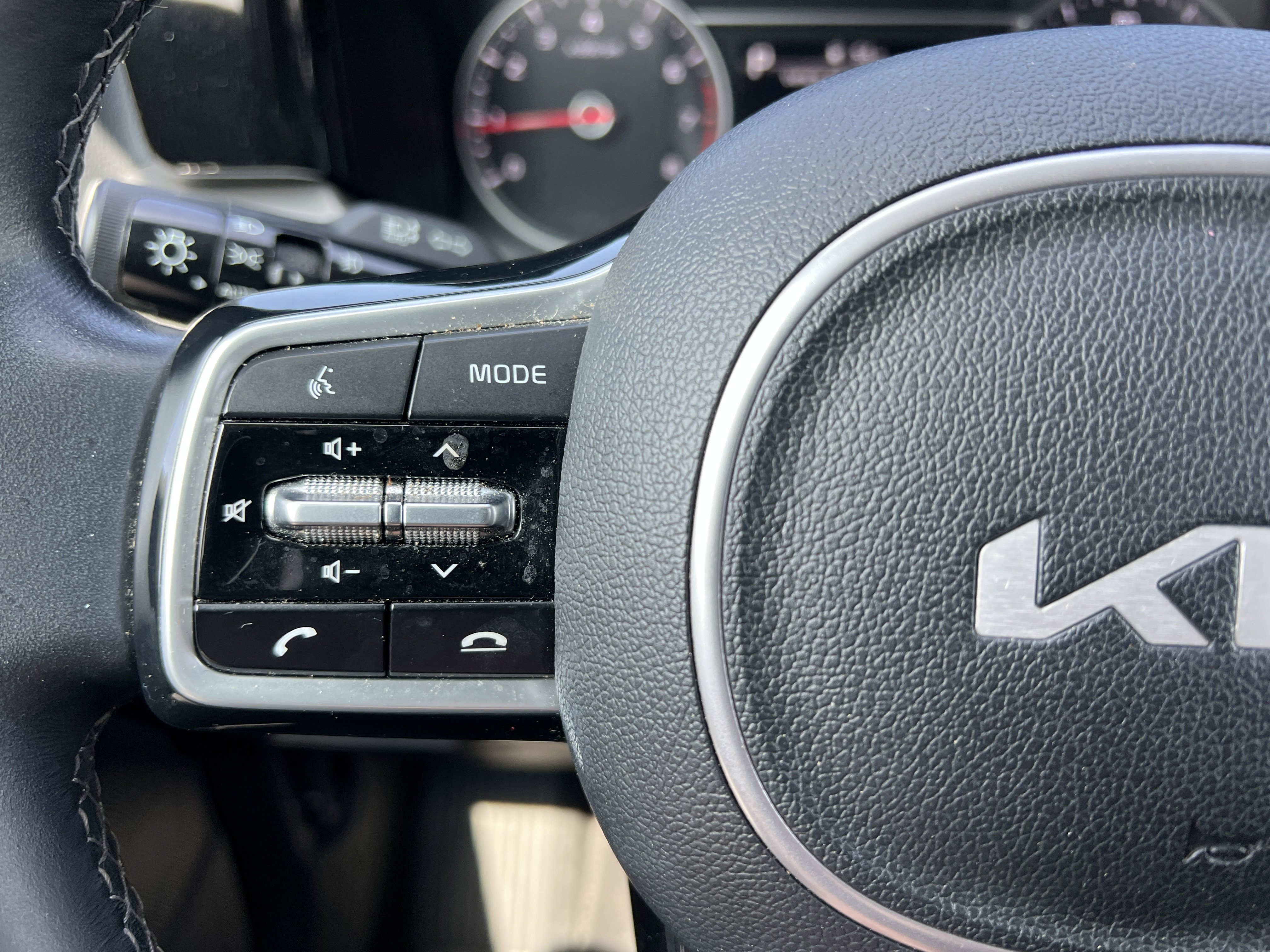 Certified 2022 Kia Sorento SX image 28