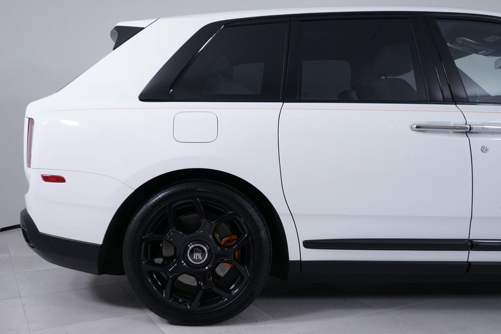 Used 2022 Rolls-Royce Cullinan Black Badge w/ Dark Exterior Package AWD/4WD image 13