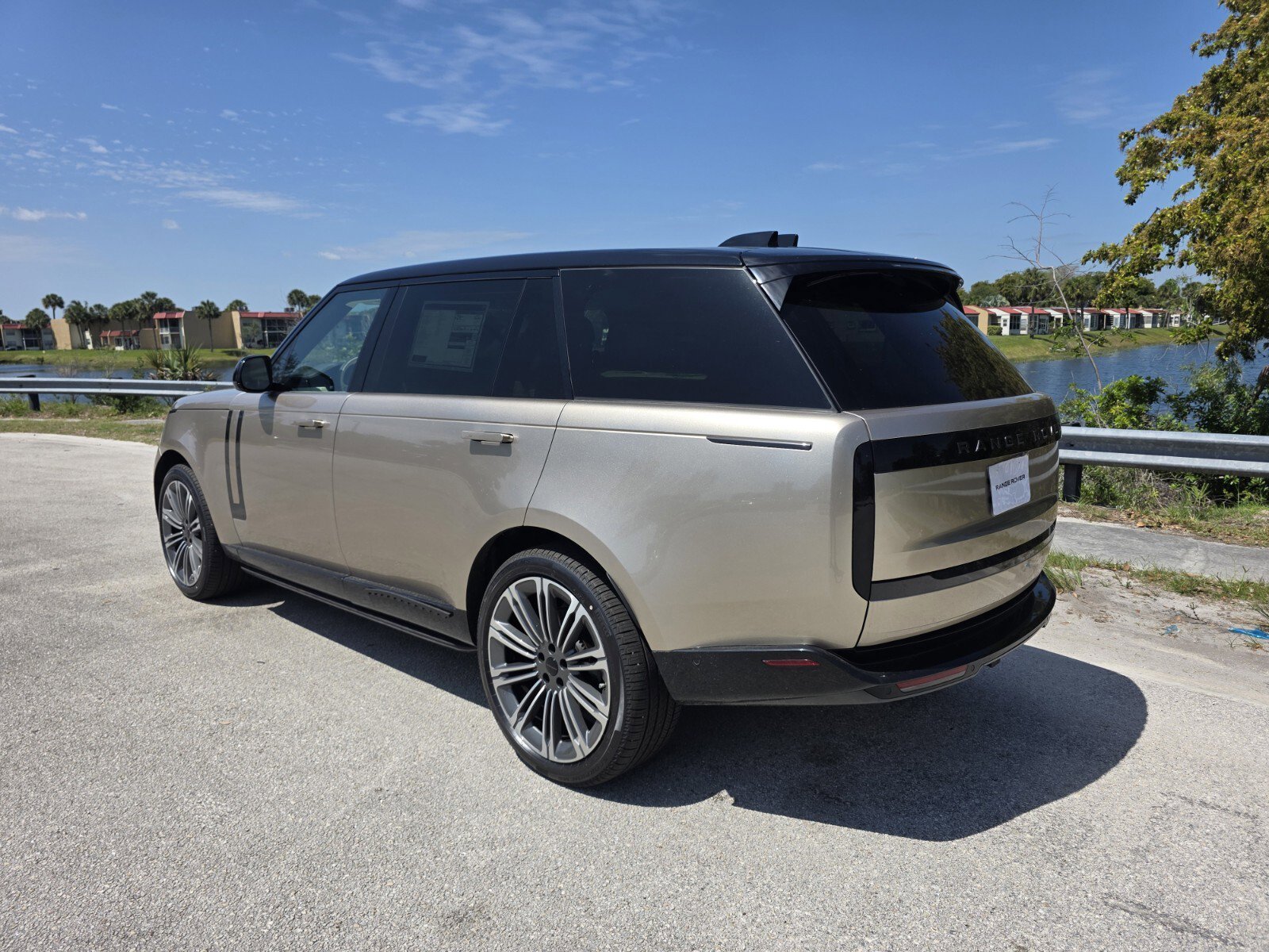 New 2026 Land Rover Range Rover Long Wheelbase SE AWD/4WD image 2