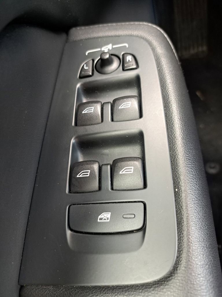 Used 2024 Volvo S60 B5 Core image 16