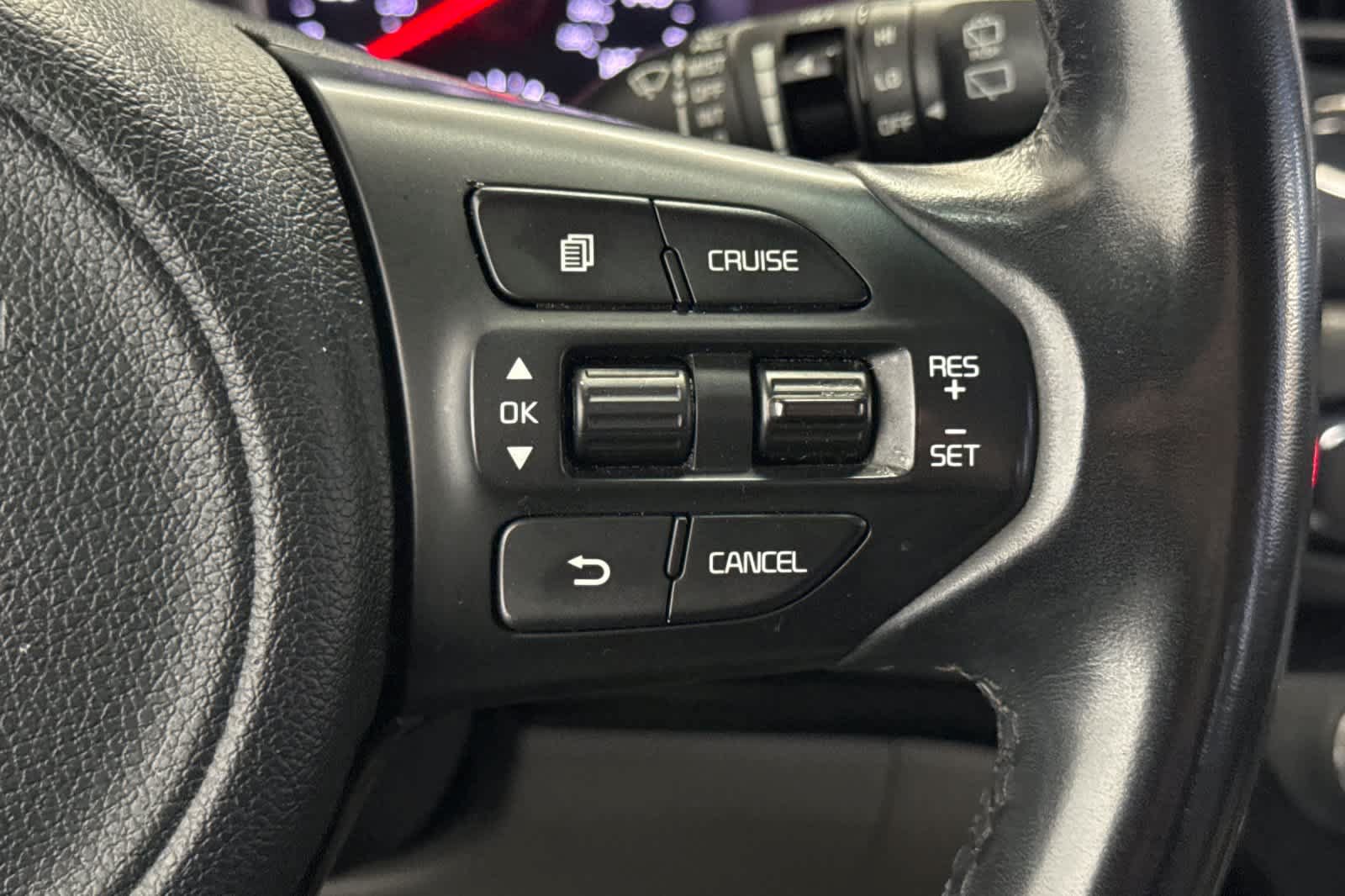 Used 2017 Kia Sedona LX w/ LX Essentials Premium Package FWD image 28