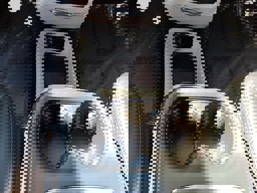 Used 2024 Chrysler Pacifica Select image 33