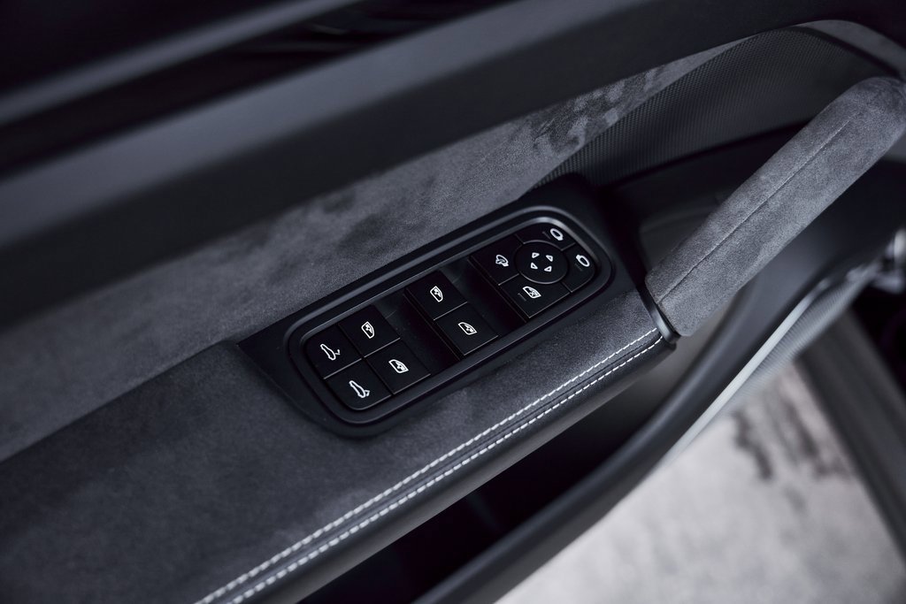 Used 2023 Porsche Cayenne Turbo GT image 39