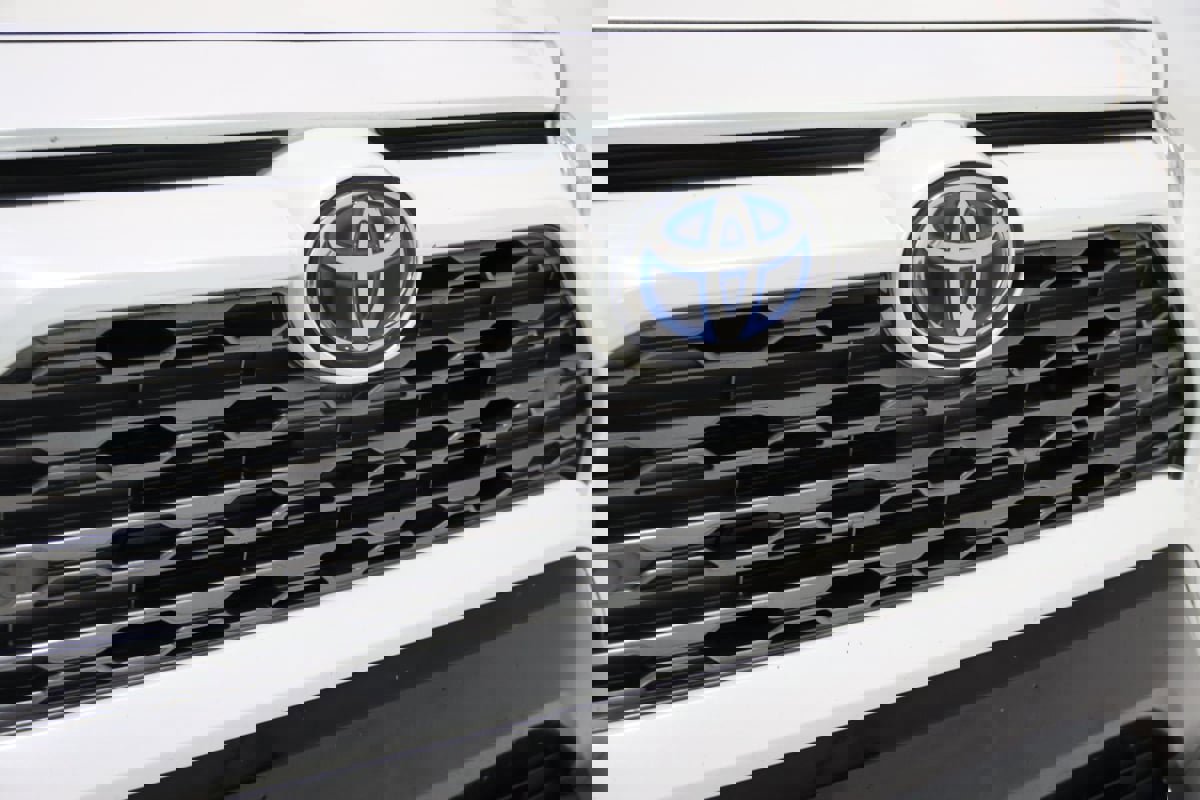 Used 2020 Toyota RAV4 XSE AWD/4WD image 25