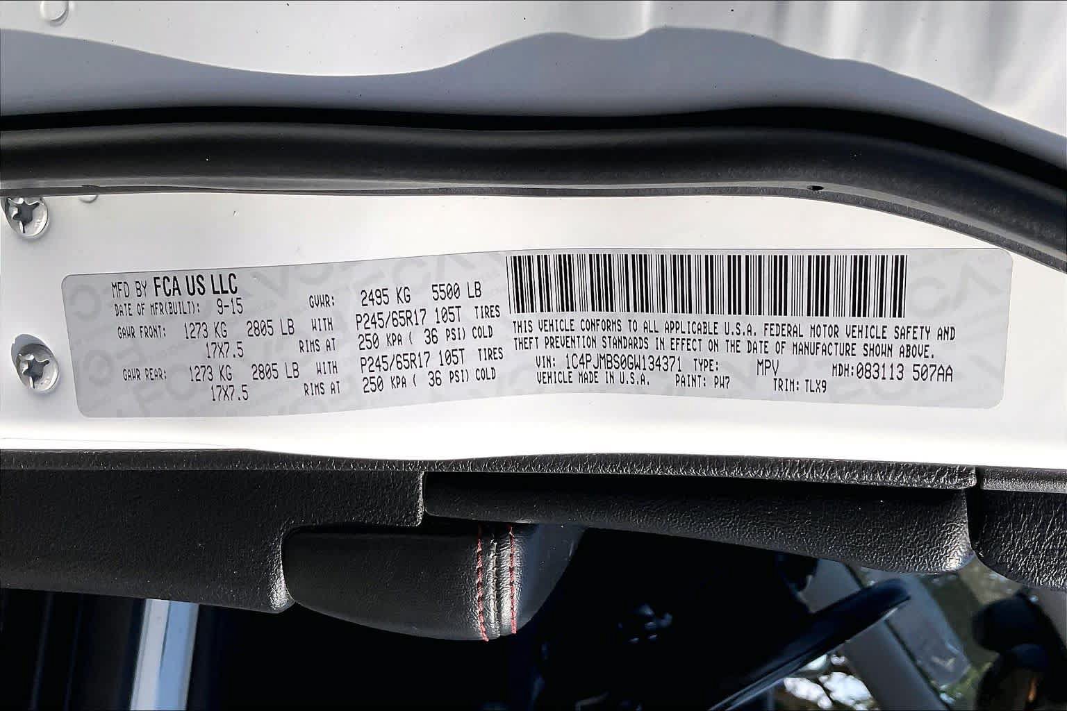 Used 2016 Jeep Cherokee Trailhawk w/ Comfort/Convenience Group AWD/4WD image 34