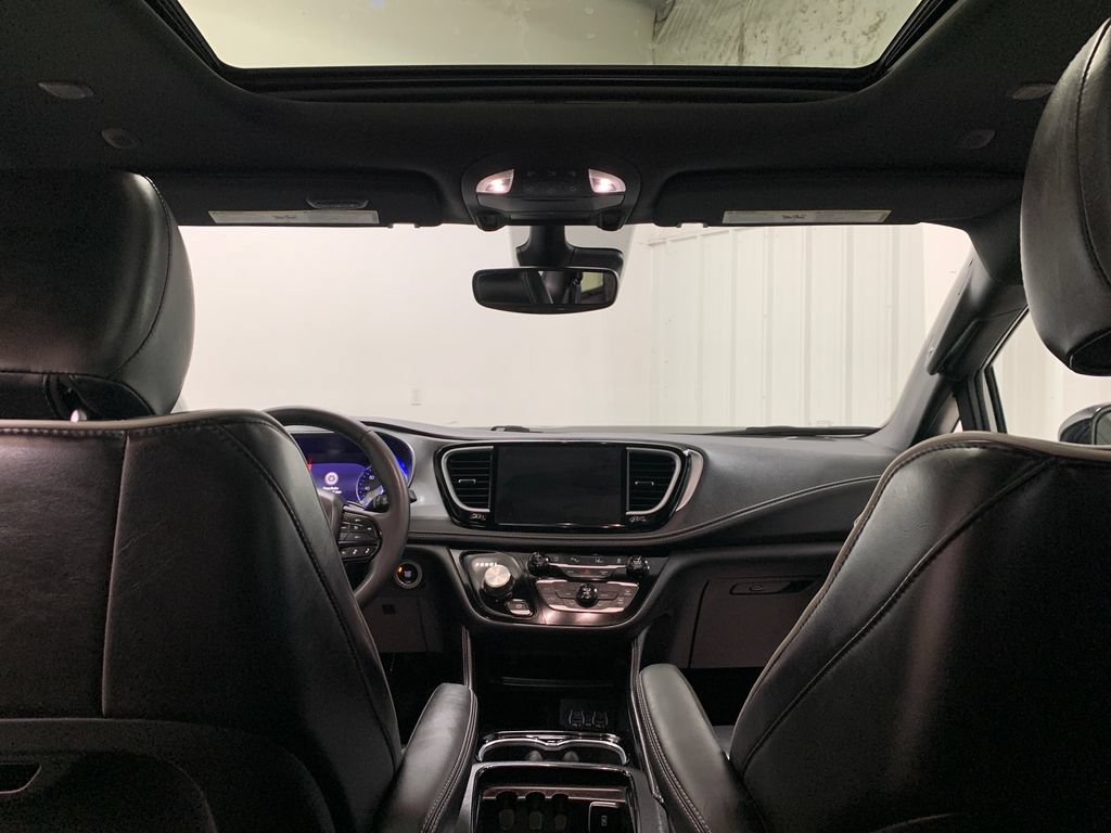 Used 2025 Chrysler Pacifica Limited FWD image 21