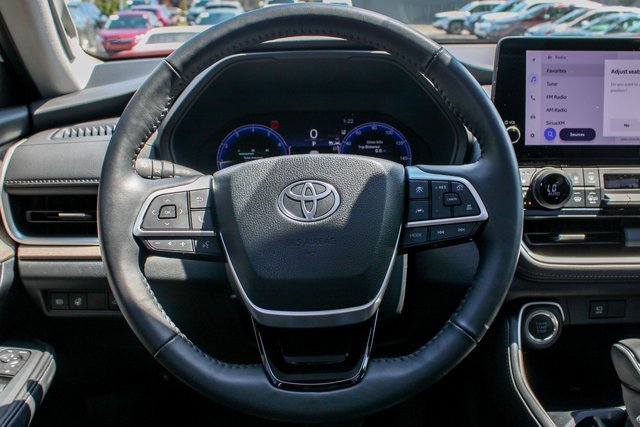 Used 2025 Toyota Grand Highlander AWD image 31