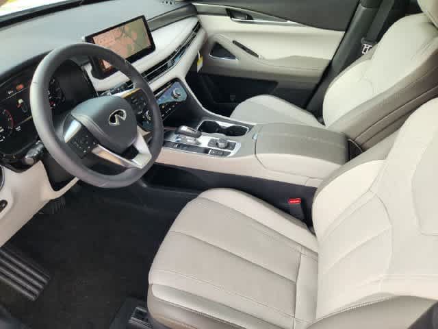 Certified 2027 INFINITI QX60 Luxe w/ Cargo Package FWD image 2