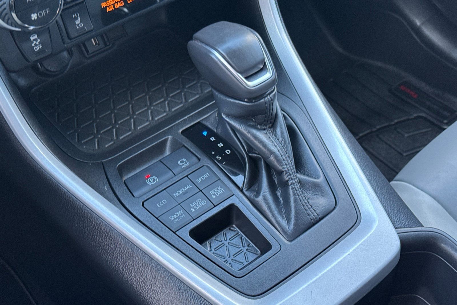 Used 2022 Toyota RAV4 XLE Premium image 22